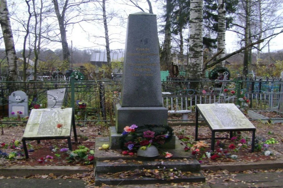 В братской могиле покоятся 43 человека. Фото: пресс-служба правительства Ленобласти