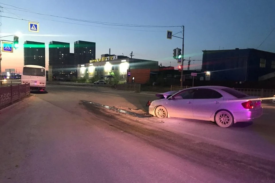 Мужчина пострадал в ДТП с автобусом в Якутске. Фото: ГАИ Якутска