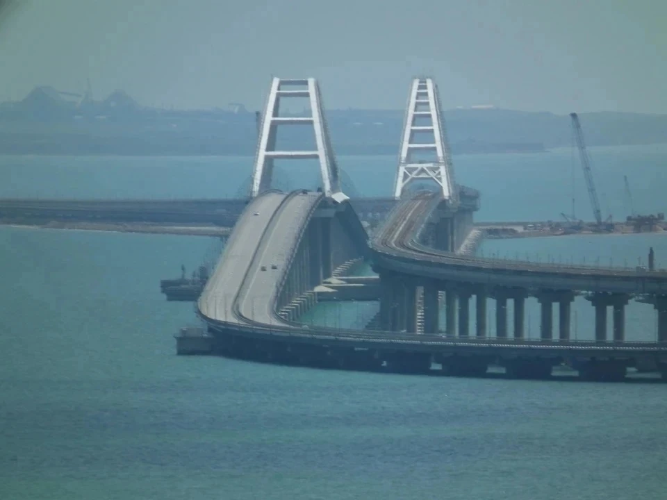 Перед Крымским мостом появилась очередь со стороны Керчи 30 мая