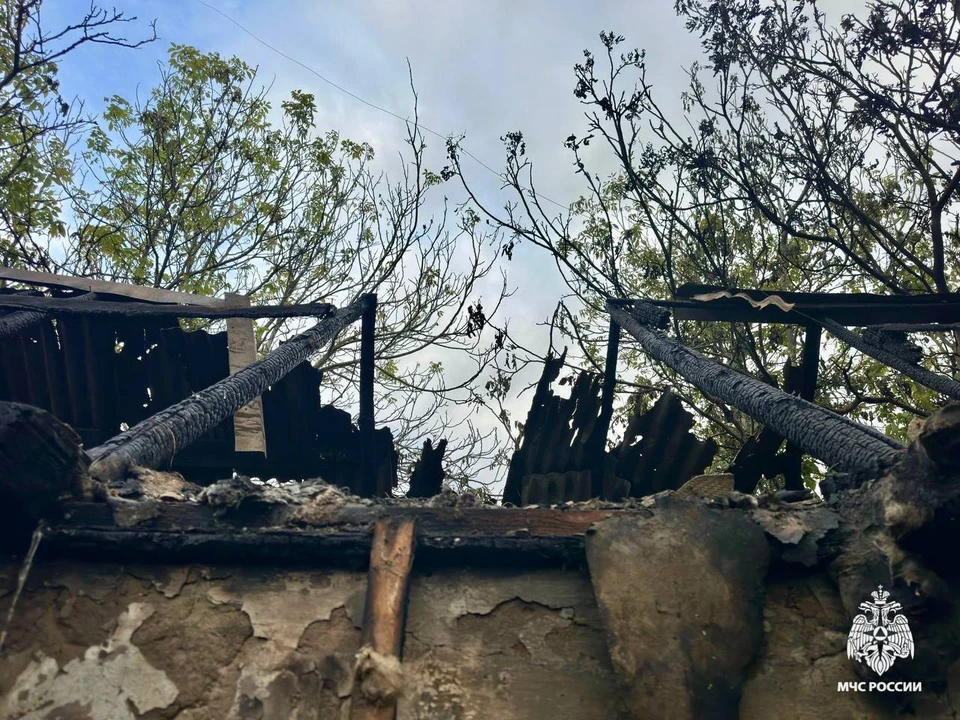 На Ставрополье женщина осталась без жилья из-за возможного поджога. Фото: МЧС России по Ставропольскому краю