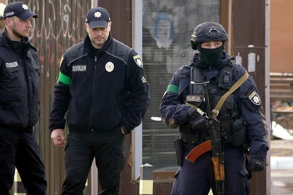 В Житомире мужчина бросил гранату в толпу возле супермаркета