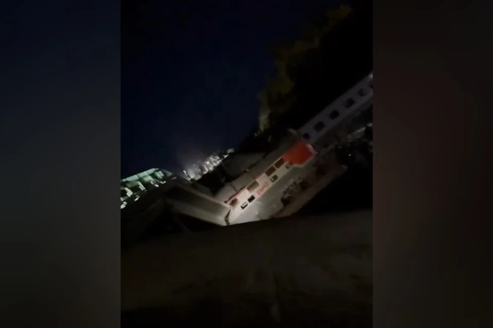 Прокуратура организовала проверку после обрушения моста в Брянской области. Фото: кадр из видео.