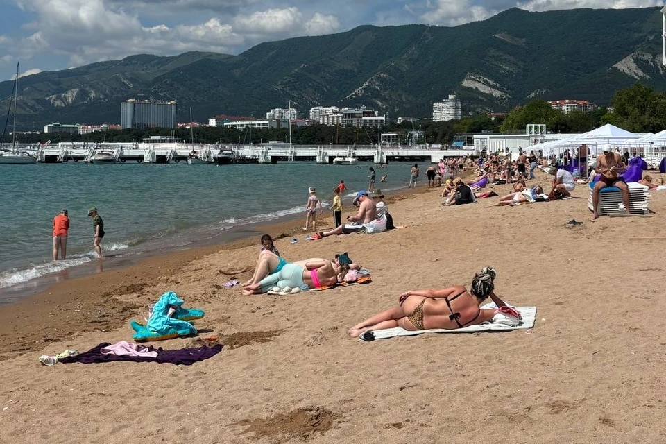 Летнее солнце ласкает отдыхающих