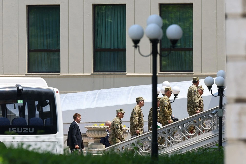 Украинская делегация покинула дворец в Стамбуле после переговоров с Россией
