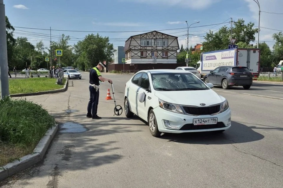 Девушку доставили в больницу. Фото: Госавтоинспекция Екатеринбурга