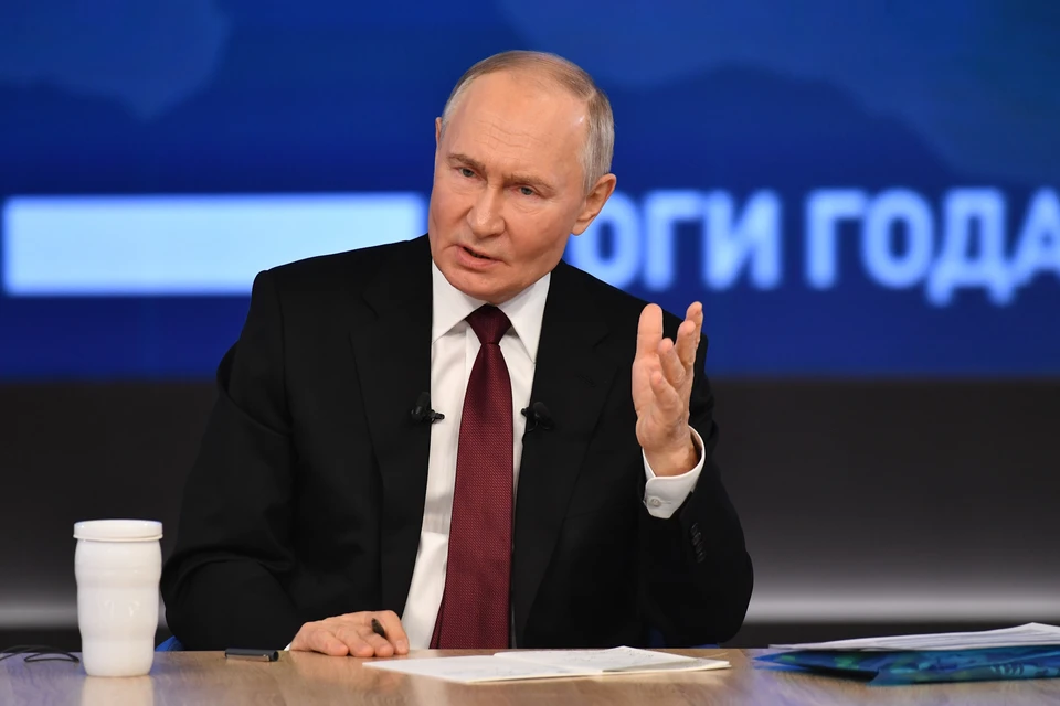 Путин освободил от должности замглавы МЧС Денисова и замглавы ФСИН Хабарова