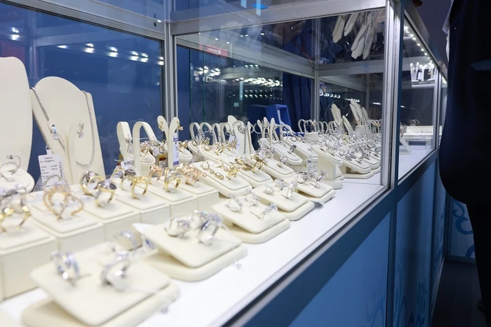 Семейная пара задержала грабителя ювелирного магазина в Хабаровском крае