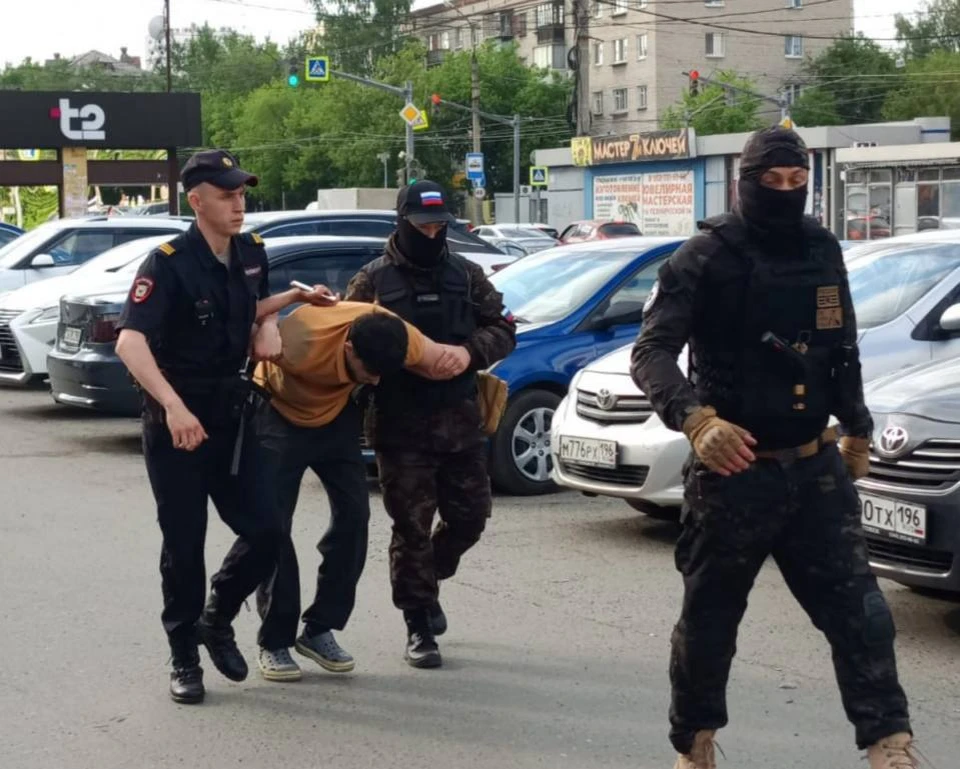 Во время рейда полиция проверила 120 мигрантов. Фото: УМВД России по Екатеринбургу