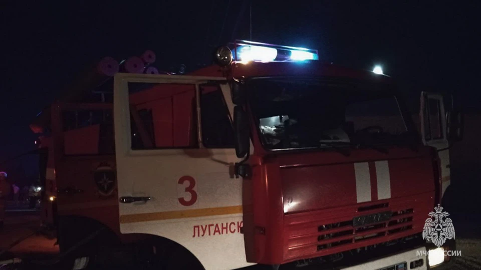 Пожар тушили три часа. ФОТО: МЧС России
