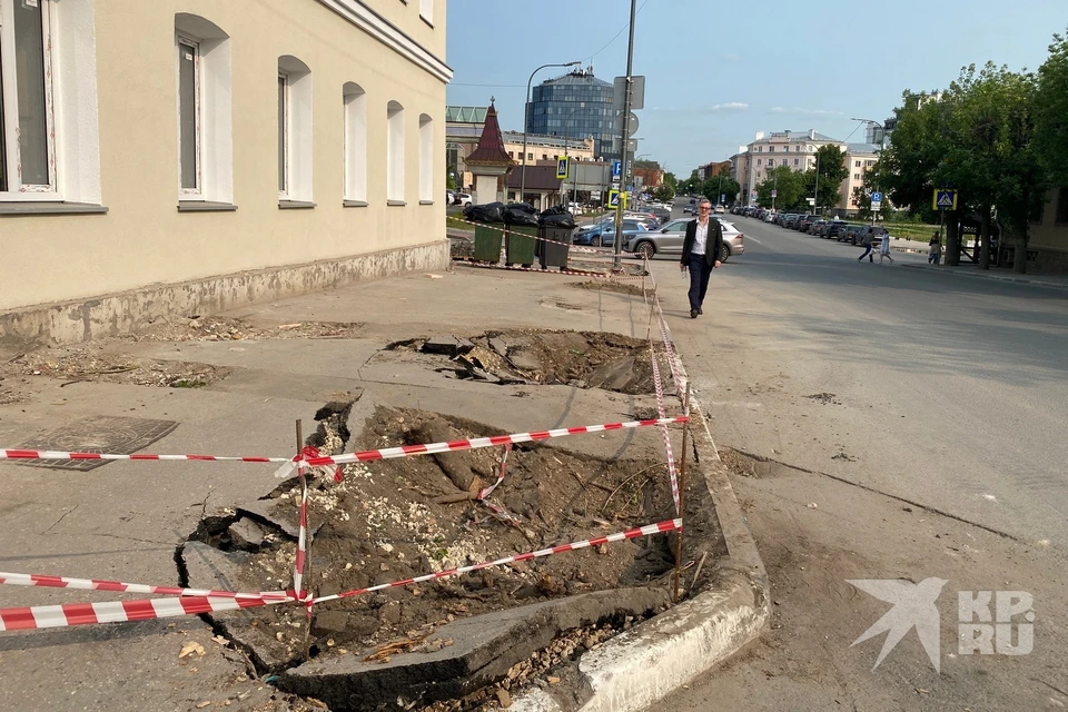 Три дерева вырвали с корнем в центре Рязани.