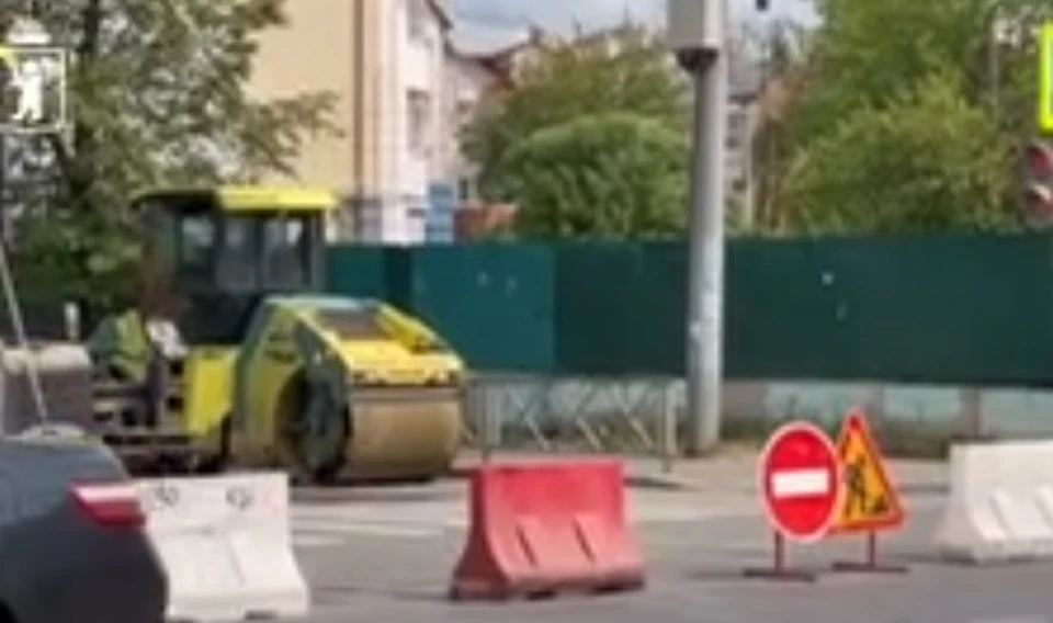 Ремонт идет на большом участке дороги.
