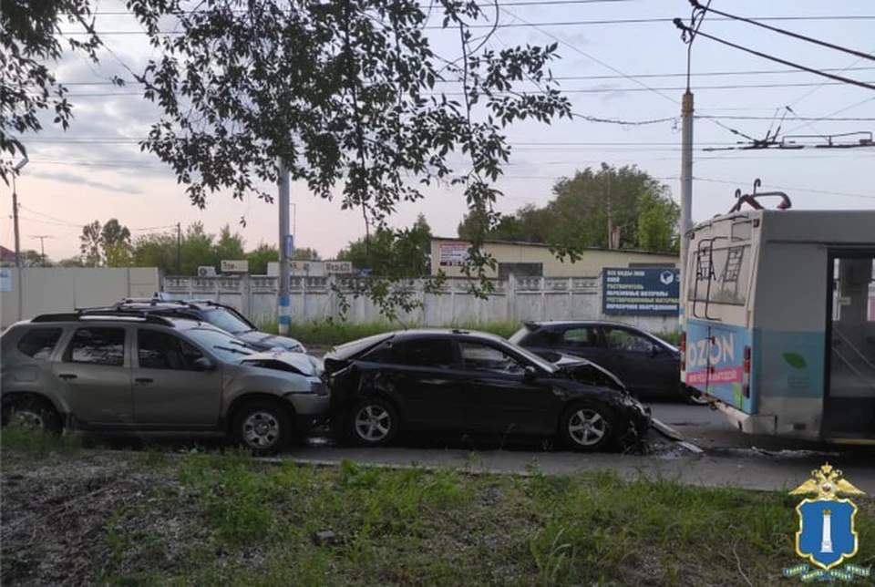 В Ульяновске в столкновении двух авто и троллейбуса пострадала 74-летняя женщина | ФОТО: Госавтоинспекция Ульяновской области
