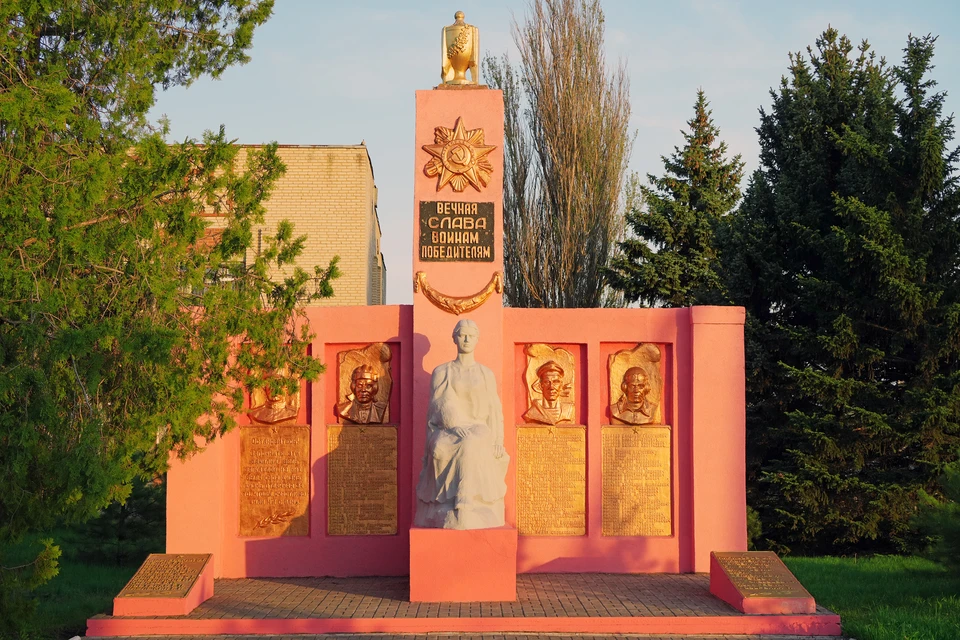 Памятник жителям села погибшим на фронтах Великой Отечественной войны