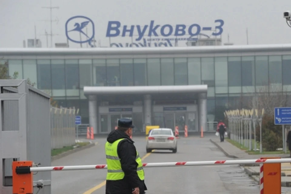 Аэропорт Внуково перешел на усиленный режим работы из-за подтопления терминала