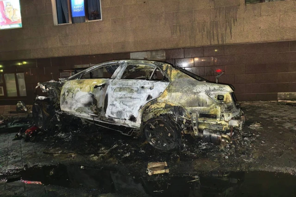 Автомобиль, попавший в ДТП на Красной, загорелся Фото: пресс-служба УМВД по Краснодару