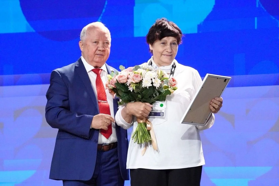 Наталья Азарникова получила заслуженную награду.