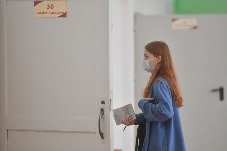 ЕГЭ по профильной математике по стране сдавали почти 306 тысяч выпускников.