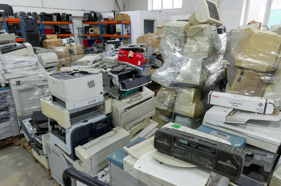 Известный магазин электроники PiterGSM на 2-й Советской закрыли из-за проверки таможенной службы.