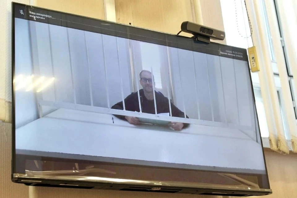 По версии следствия, деньги передавались через посредника за заключение контрактов и «особое отношение». Фото: Управление судебного департамента Новосибирской области.