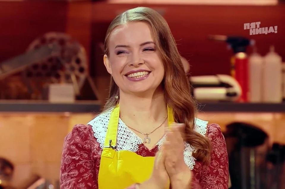 Юлия Панюкова из Сыктывкара стала участницей кулинарного шоу шеф-повара Константина Иевлева. Фото: скрин видео.