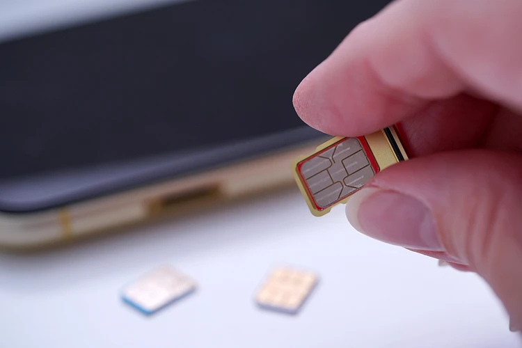 Купил sim-карту - зашел в чужие переписки: Почему при смене номера телефона россияне получают доступ к аккаунтам прошлых владельцев