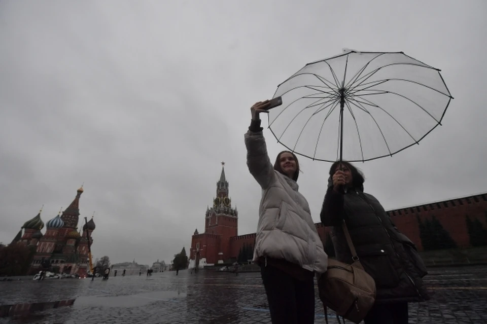 Дожди и прохладу пообещали москвичам