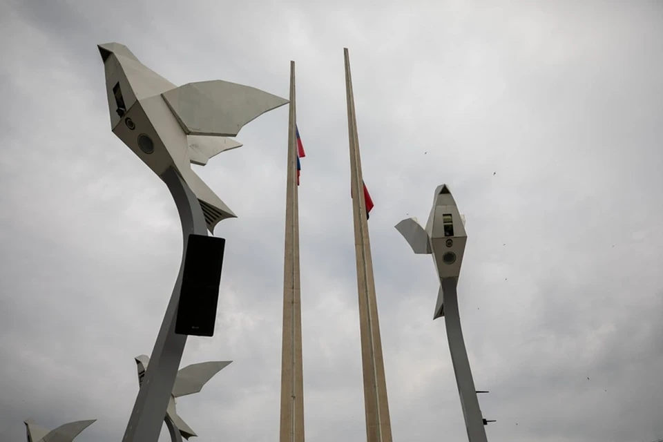 В Мариуполе состоялось торжественное поднятие флага России. Фото: ТГ/Моргун