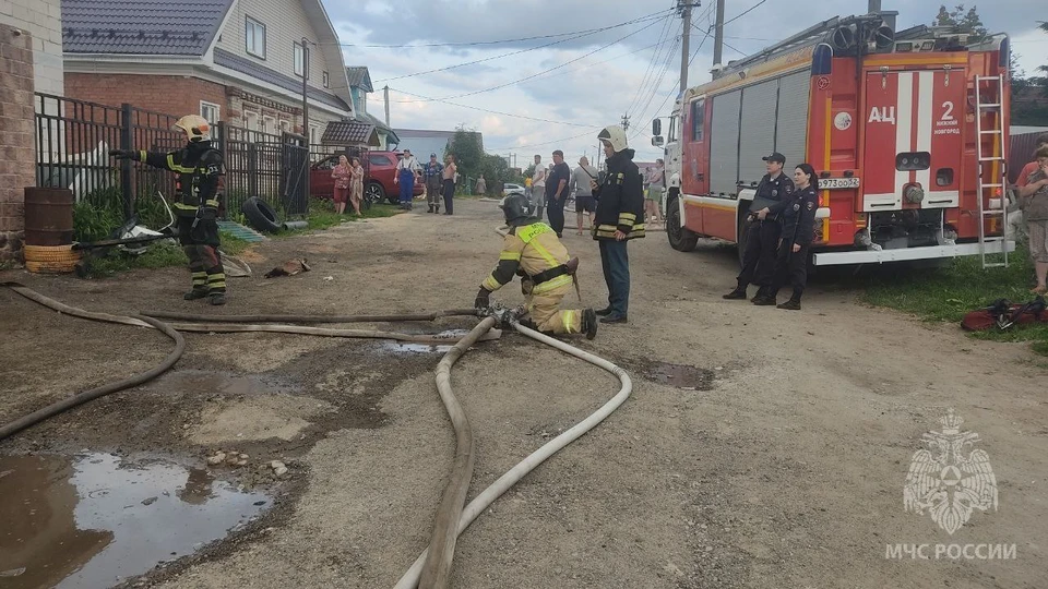 Гараж с мансардой загорелся в Нижнем Новгороде