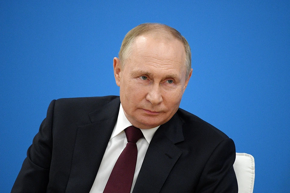Путин признался, что проигнорировал рекомендацию офтальмолога носить очки.