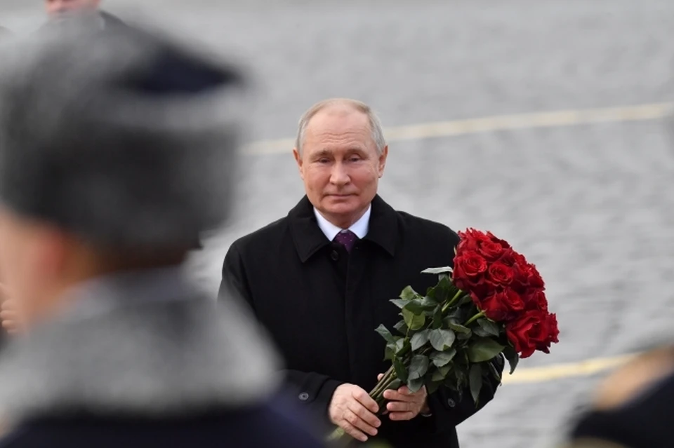 Президент России Владимир Путин наградил жителей Свердловской области за многолетнюю добросовестную работу