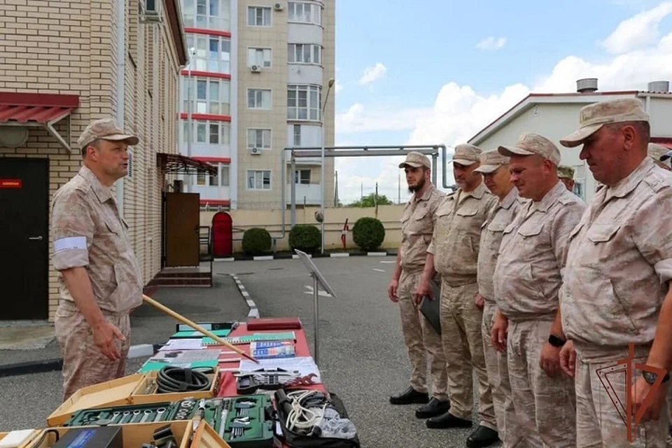 На протяжении трех дней для офицеров техники и вооружения будут проводиться теоретические и практические занятия. Фото: Росгвардия СКФО