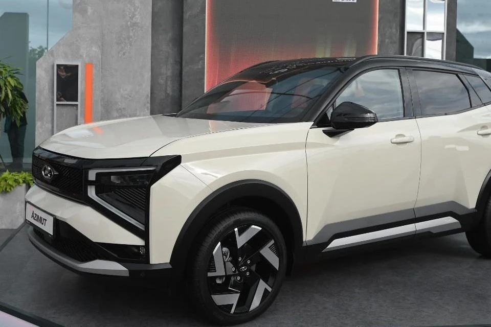 Опубликованы официальные фото дизайна нового кроссовера Lada Azimut, фото: Салон Лада Азимут