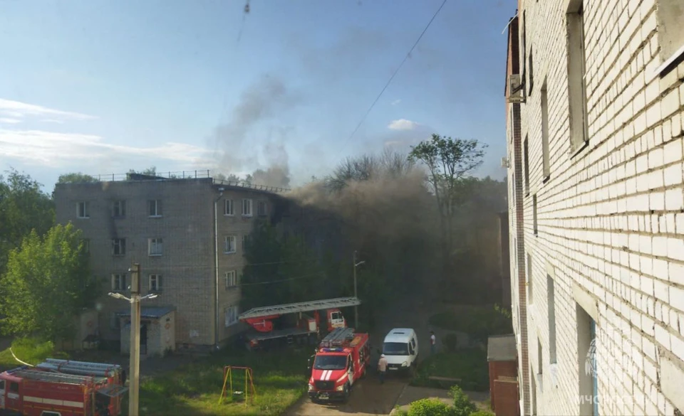 Пожар потушили около семи вечера.