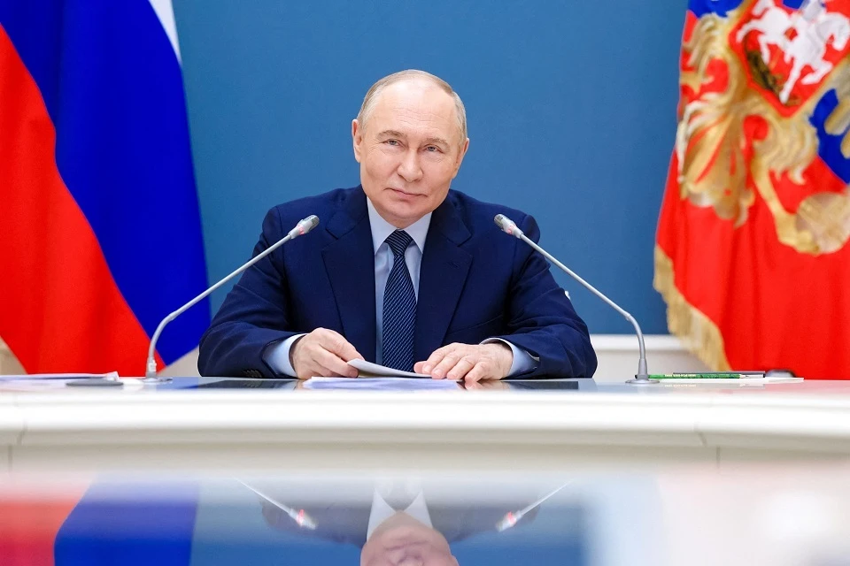 «Кто сам без греха, пусть первый бросит в меня камень»: Путин ответил на вопрос о своих «ошибках»
