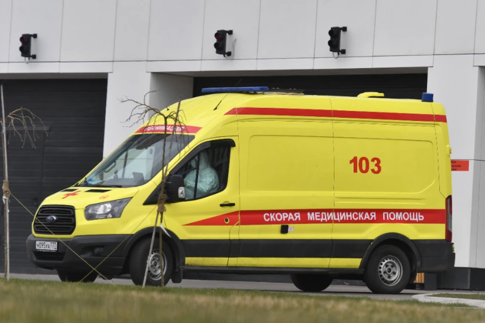Скорая отвезла женщину в больницу.