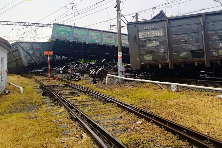 В Курганской области сразу 15 вагонов сошли с рельсов