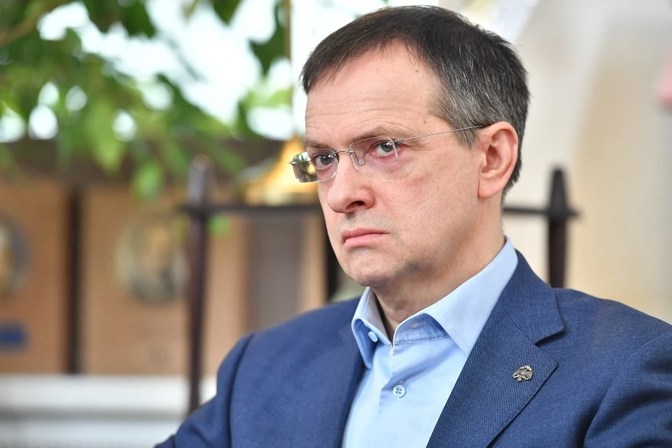 «Жить на два дня пораньше»: Мединский дал неожиданный совет путешественникам во времени