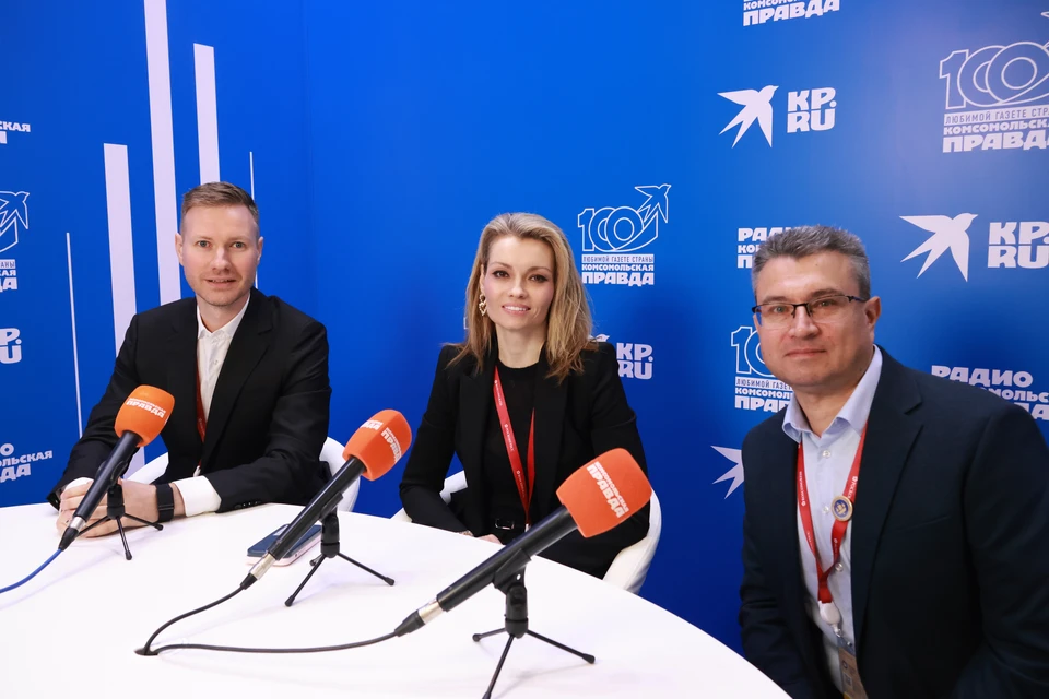 Директор по маркетингу букмекерской компании BetBoom Михаил Артемьев, заместитель генерального секретаря РФС по маркетингу и коммуникациям Эрика Сурикова, заместитель главного редактора «Комсомольской правды» Павел Садков.