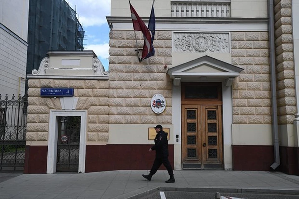 Выставку о русофобии и неонацизме открыли у посольства Латвии в Москве