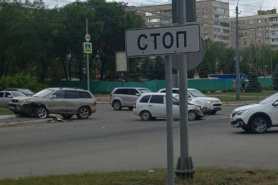 Водитель автомобиля «Лада Калина» при повороте налево на улицу Уральскую не уступил дорогу.