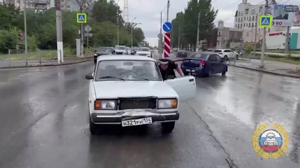 Водитель выехал на перекресток на красный свет.