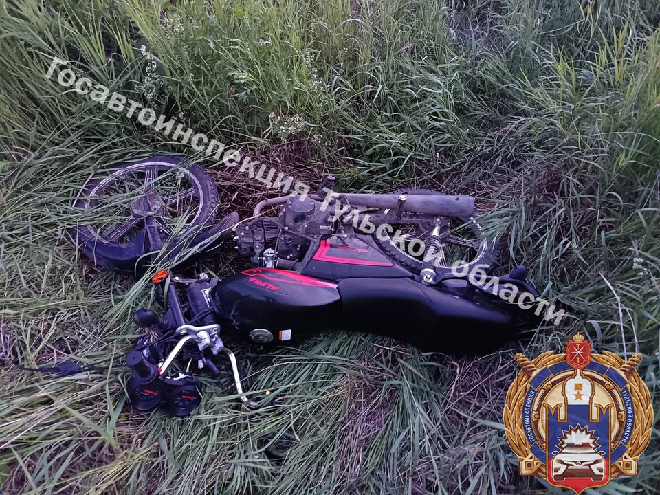 Двое юношей на мопеде перевернулись в придорожном кювете под Куркино в Тульской области