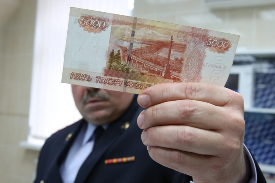 Иностранец задержан за попытку дачи взятки полицейскому в Хабаровском крае