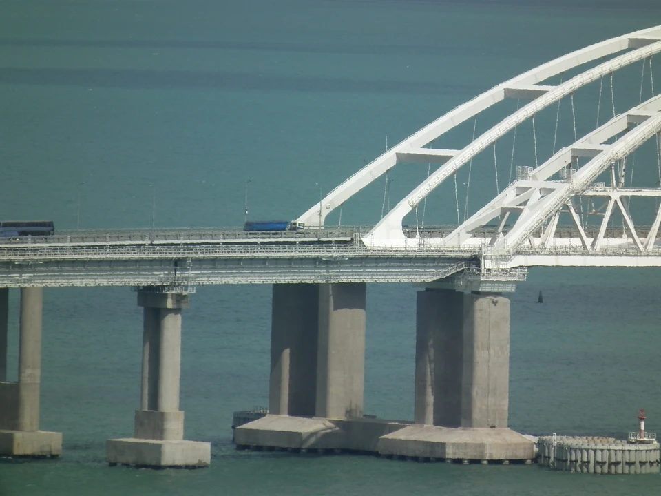 Перед Крымским мостом появилась очередь на Кубани 25 июня