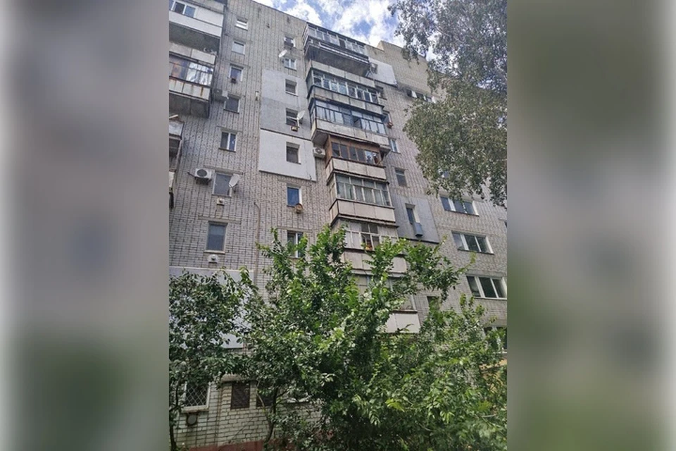 Многоквартирный дом пострадал от обстрела ВСУ в Токмакском округе. Фото: тг-канал Евгения Балицкого