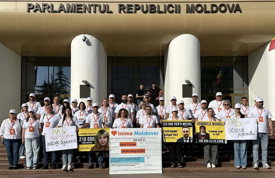 Партия INIMA MOLDOVEI организовала перед Парламентом Республики Молдова протест против социального неравенства.