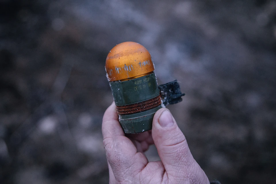 На одном из полигонов вблизи Луганска проводится уничтожение боеприпасов
