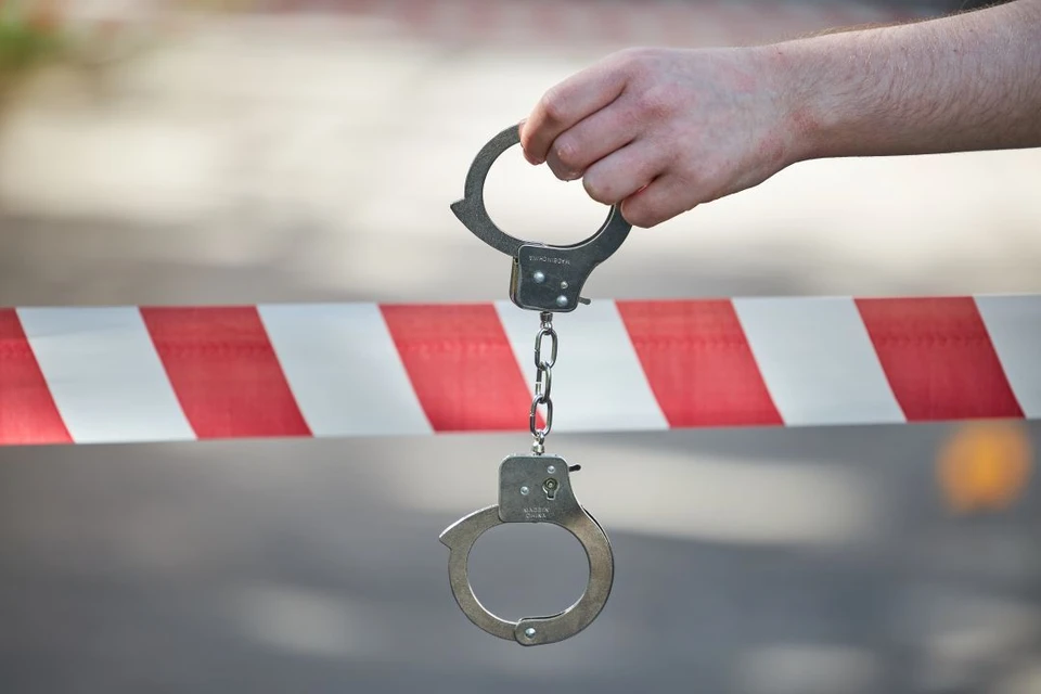 Он подменил новую обувь на старую и сбежал, но его вычислили по камерам