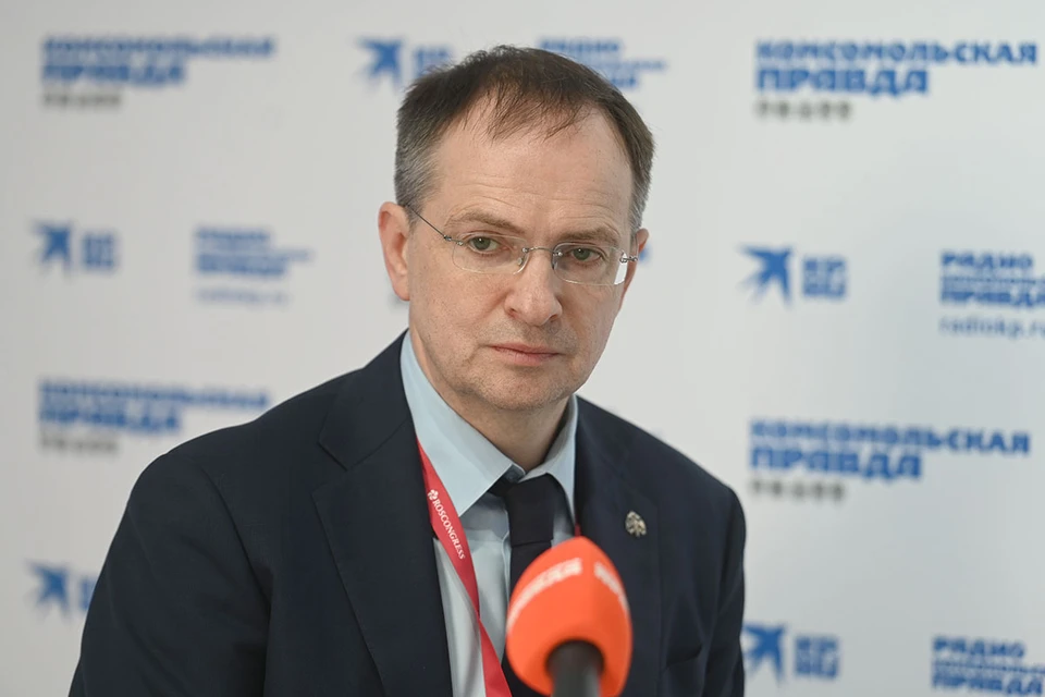 Мединский выразил желание поговорить с генсеком НАТО Рютте об истории