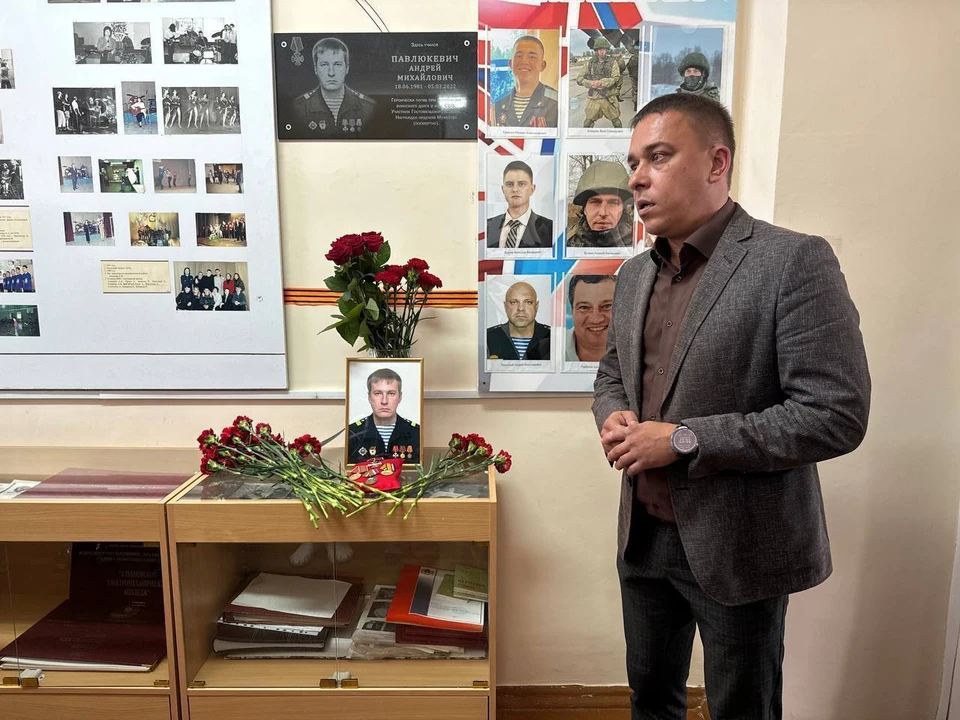 В ульяновском колледже открыли памятную доску в честь бойца СВО Павлюкевича | ФОТО: телеграм-канал Айрата Гибатдинова